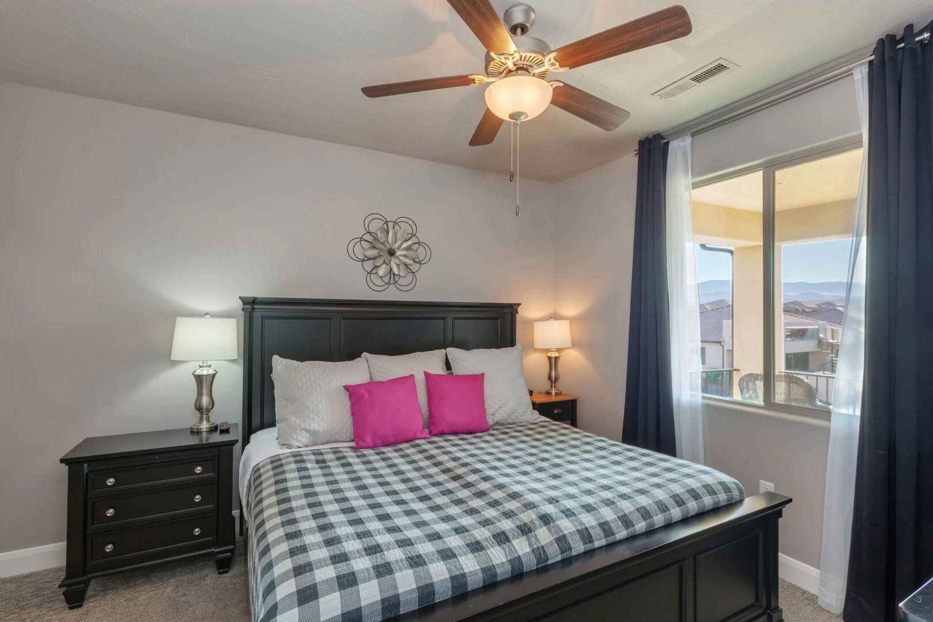 King master suite at Sunshine Suites, a 7-bedroom rental near Zion